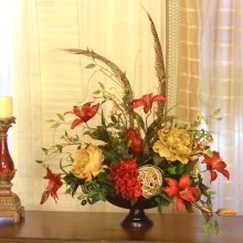 (image for) Elegant Red Lilly Centerpiece with Feathers AR322